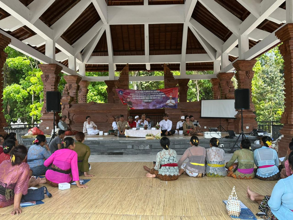 Pelatihan Pembuatan Sesayut